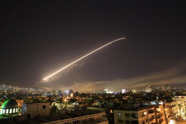 Começam os ataques dos EUA, França e Reino Unido contra a Síria, e Rússia diz que não vai deixar em branco