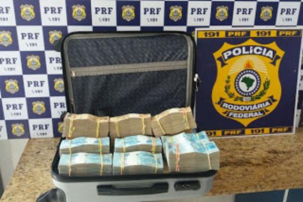 Homem que viajava de São Paulo para Recife é preso com R$ 700 mil reais em uma mala