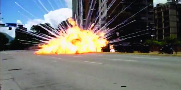 Comboio de motos da Guarda Nacional bolivariana é alvo de atentado à bomba