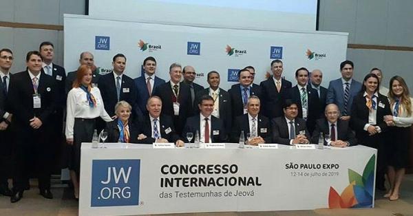 Testemunhas de Jeová abrem coletiva de imprensa para congresso internacional no Brasil