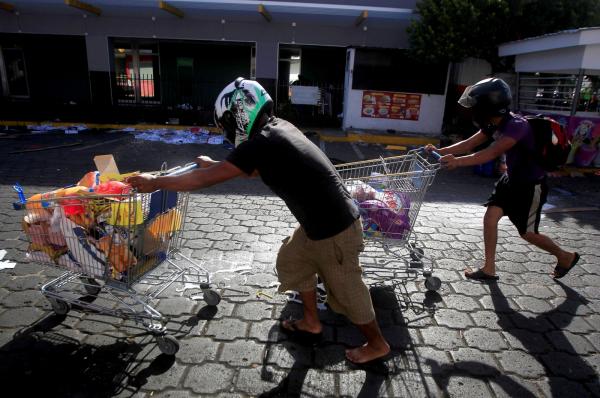 Caos desenfreado na Nicarágua leva a saques e vandalismo