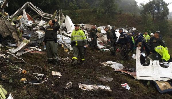 Avião que transportava time da Chapecoense cai na Colômbia