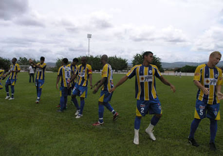 Jequié goleia o Cajazeiras no estádio de Pituaçu por 4 x 1