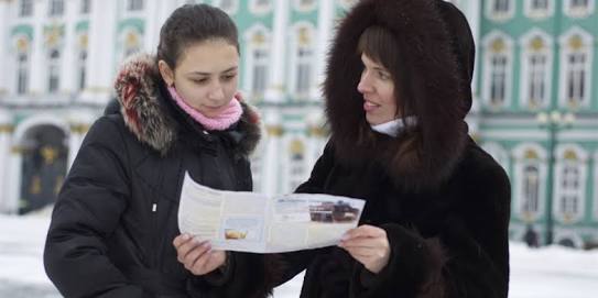 Testemunhas de Jeová russas viajam 10.000 Km para assistir congresso
