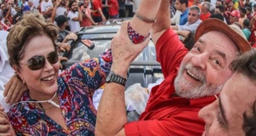 'Vivo ou morto, Lula estará nas eleições de 2018', diz ex-presidente Dilma Roussef em palestra na Finlândia