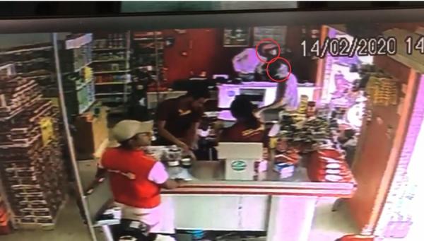 Bandidos armados assaltam supermercado no Barro Preto no bairro Joaquim Romão