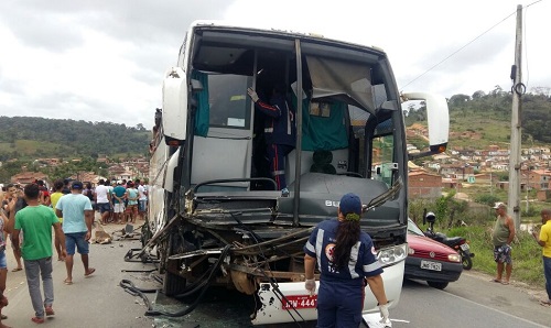 Três jequieenses morrem em grave acidente na BR-330 na cidade de Jitaúna na Bahia