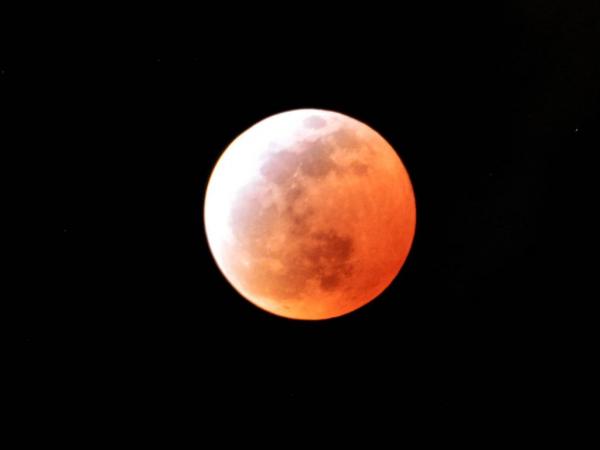 Não perca a Lua de Sangue nesta sexta-feira – o maior eclipse lunar do século