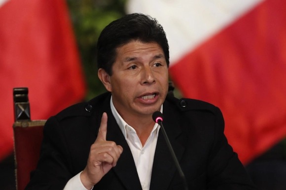 Presidente do Peru dá golpe no país e fecha o congresso