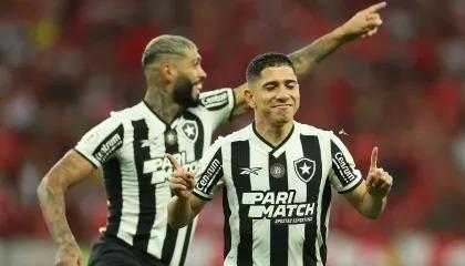 Botafogo vence Inter e fica a um empate do título!